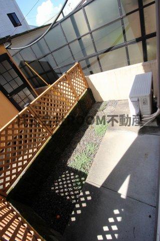 バルコニー　バルコニーからの眺めを楽しみながら食事をしませんか