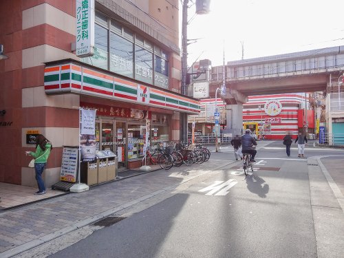 コンビニ　セブンイレブン 大阪上新庄3丁目店（コンビニ）まで77m