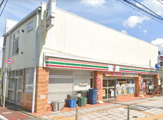 コンビニ　セブンイレブン足立梅島駅北店（コンビニ）まで157m