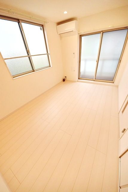 居室・リビング　★★２面採光で明るいお部屋です★★
