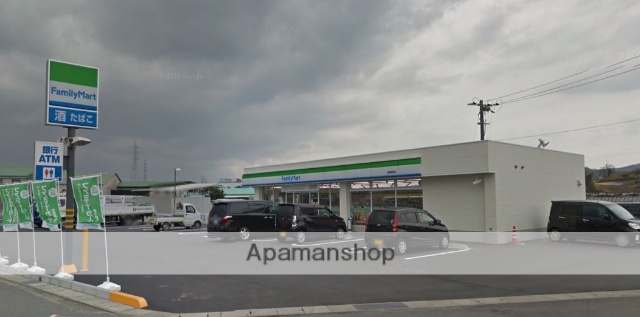 コンビニ　ファミリーマート（コンビニ）まで597m