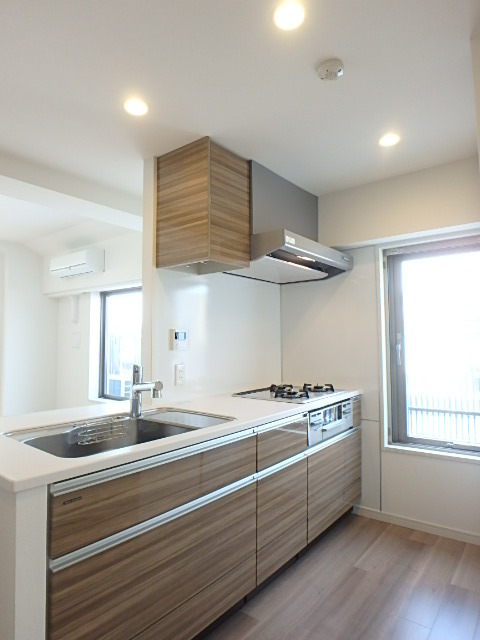 キッチン　３口コンログリル付の対面式カウンターキッチン♪