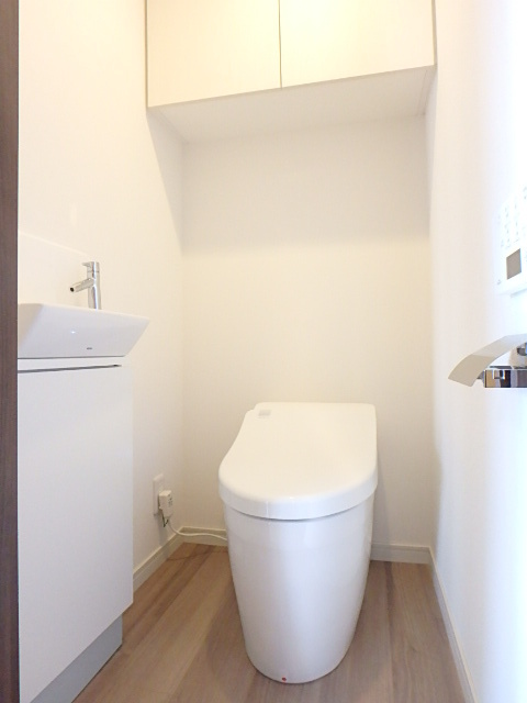 トイレ　シャワー付トイレ　手洗い場つき♪