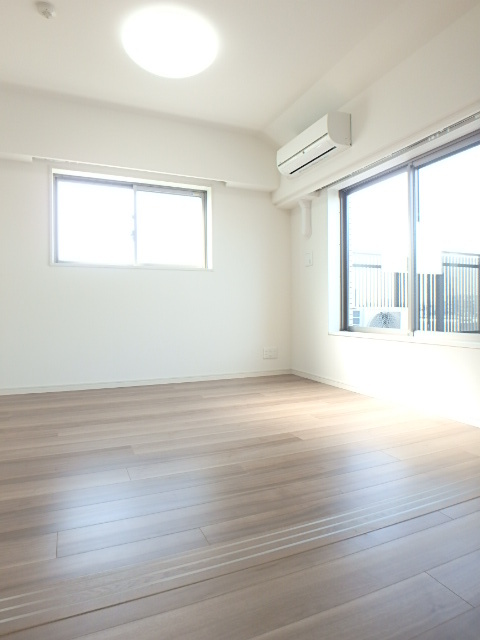 居室・リビング　洋室　6帖　角部屋・二面採光♪