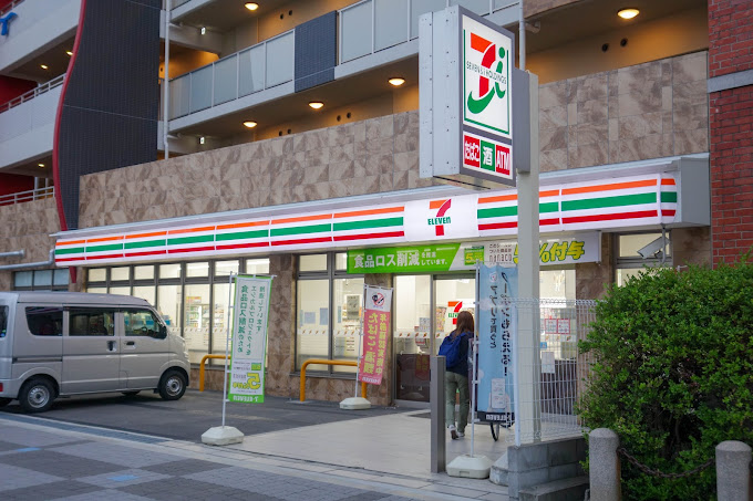 コンビニ　セブンイレブン 大阪吉野2丁目店（コンビニ）まで28m