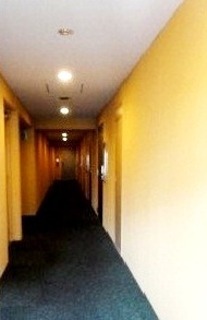 玄関　安心の内廊下です