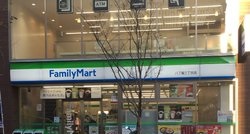 コンビニ　ファミリーマート（コンビニ）まで20m
