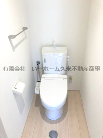 トイレ　落ち着いた色調のトイレです