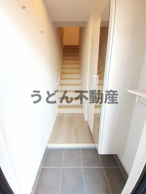 玄関　うどん県のお部屋探しはうどん不動産へ うどんちゃんとLINE