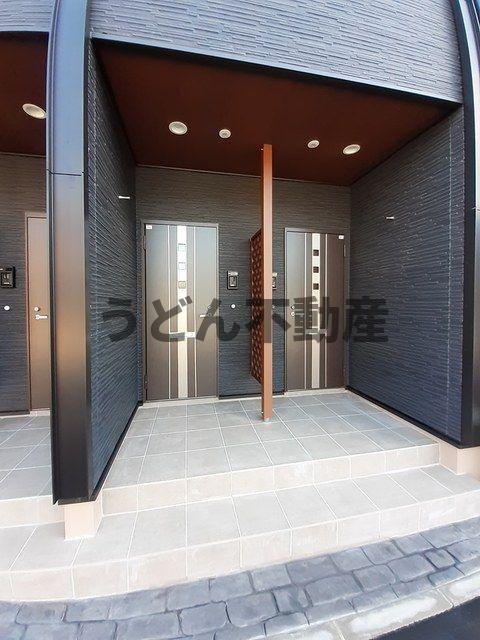 エントランス　うどん県のお部屋探しはうどん不動産へ うどんちゃんとLINE