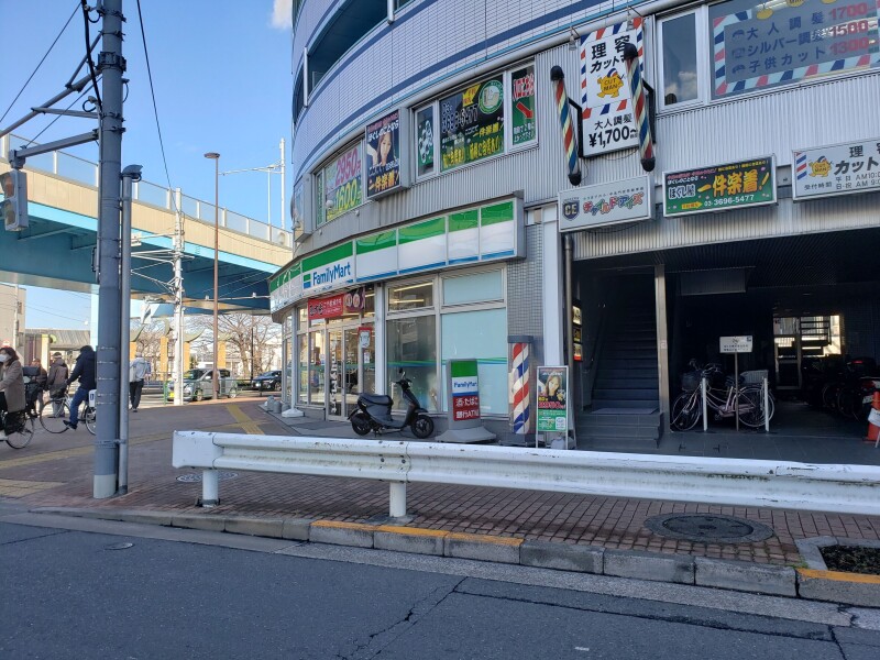 コンビニ　ファミリーマート葛飾たつみ橋店（コンビニ）まで128m