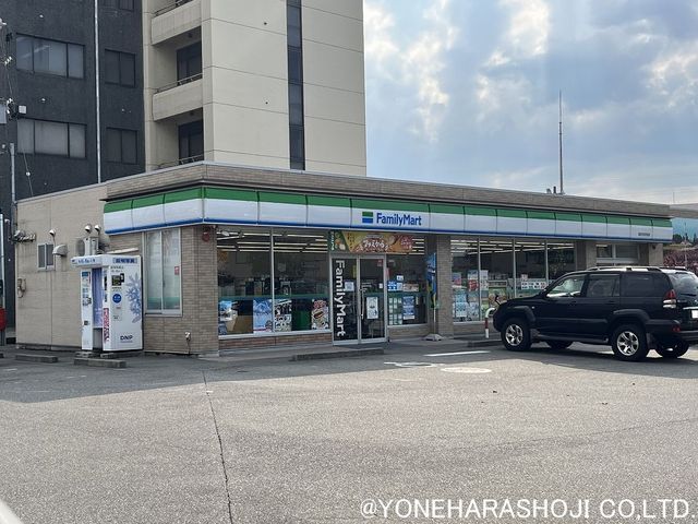 コンビニ　ファミリーマート砺波市役所前店（コンビニ）まで240m
