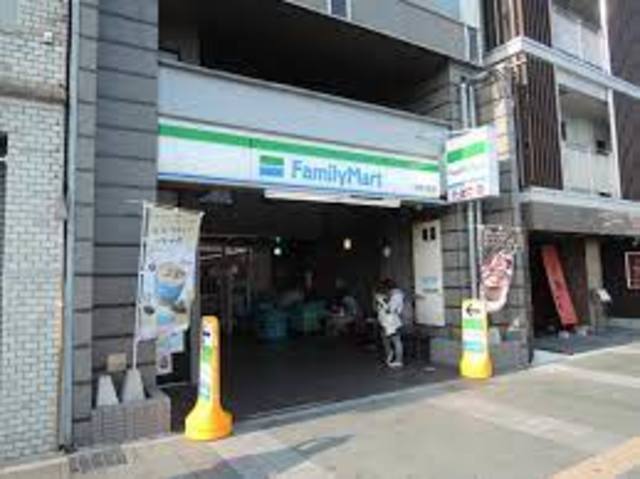 コンビニ　ファミリーマート京阪五条店（コンビニ）まで823m