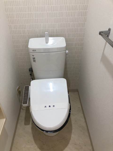 トイレ　トイレは洗浄機能付き便座を設置