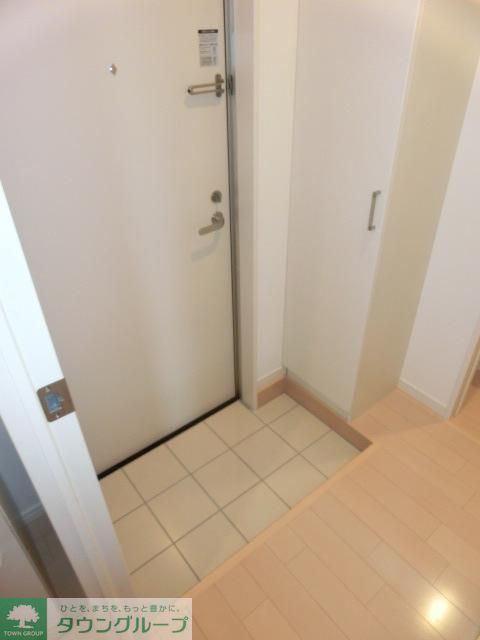玄関　玄関下駄箱あり
