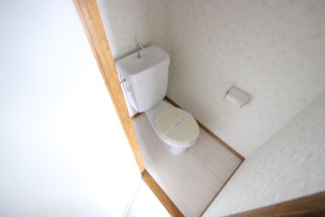 トイレ　※別号室の写真です