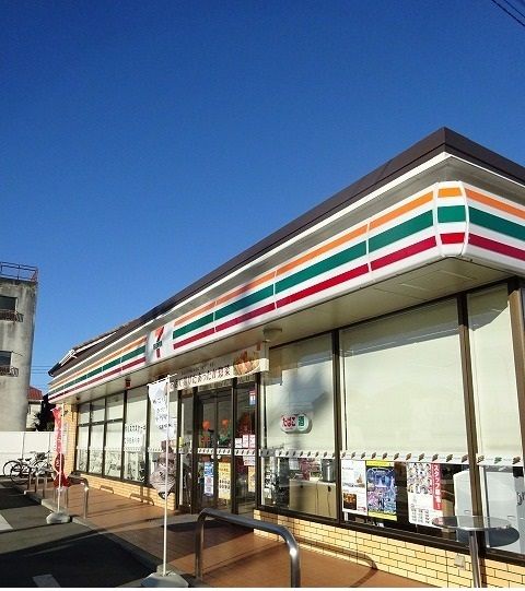 コンビニ　セブンイレブン（コンビニ）まで650m