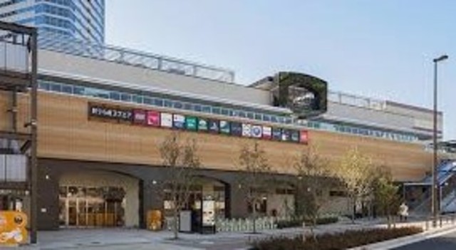 ショッピングセンター　新川崎スクエア（ショッピングセンター）まで928m