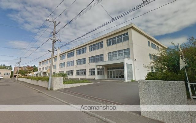 小学校　札幌市立鴻城小（小学校）まで587m