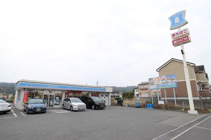 コンビニ　ローソン 平群バイパス店（コンビニ）まで785m
