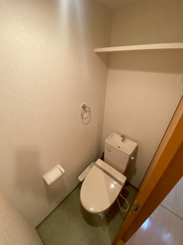 トイレ　落ち着いたトイレです