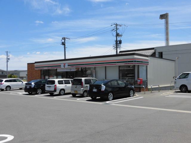 コンビニ　セブンイレブン本巣文殊店（コンビニ）まで590m