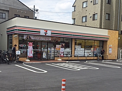 コンビニ　セブンイレブン 足立皿沼農協前店（コンビニ）まで1142m