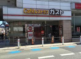 飲食店　ガスト 阪急高槻市駅前店（飲食店）まで123m