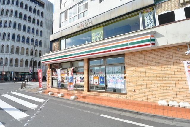 コンビニ　セブンイレブン（コンビニ）まで693m