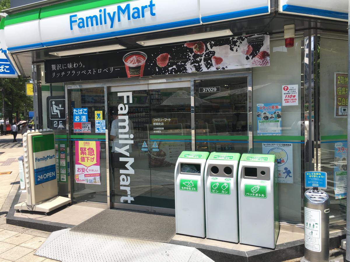コンビニ　ファミリーマート曽根崎一丁目店（コンビニ）まで135m