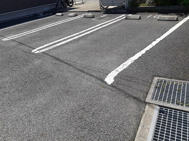 駐車場　駐車場があるので、車を買う予定の方も安心です