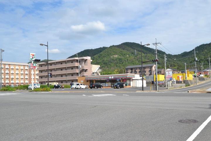 コンビニ　セブンイレブン（コンビニ）まで70m