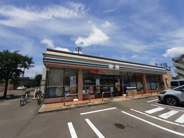コンビニ　セブンイレブン新潟車場店（コンビニ）まで826m