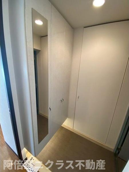 玄関　内装は別部屋の参考写真です。