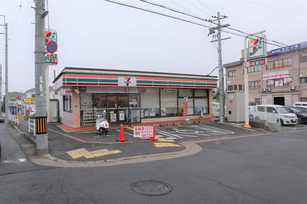 コンビニ　セブンイレブン 藤井寺岡2丁目店（コンビニ）まで221m