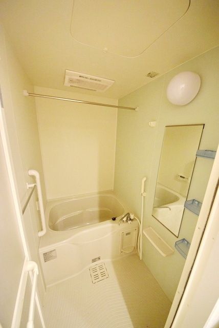 バス・シャワールーム　追い焚き、浴室乾燥機能付き