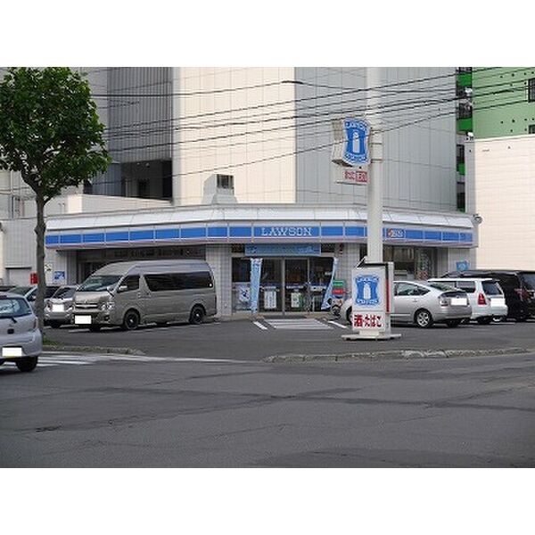コンビニ　ローソン札幌南6条西七丁目店（コンビニ）まで176m