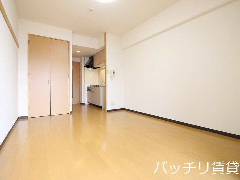 居室・リビング　画像は同型反転タイプの為、現況を優先いたします。