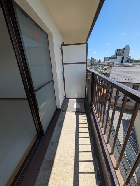 バルコニー　他の部屋のベランダになります。