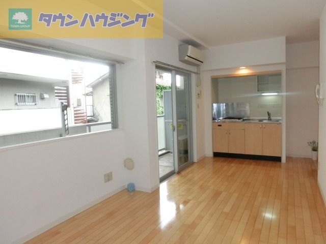 居室・リビング　現況優先！お部屋によってカラーが異なります。お問合せはタウ…