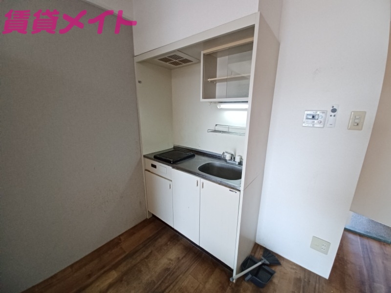キッチン　同物件別部屋写真