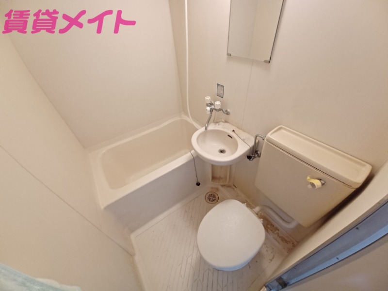 バス・シャワールーム　同物件別部屋写真