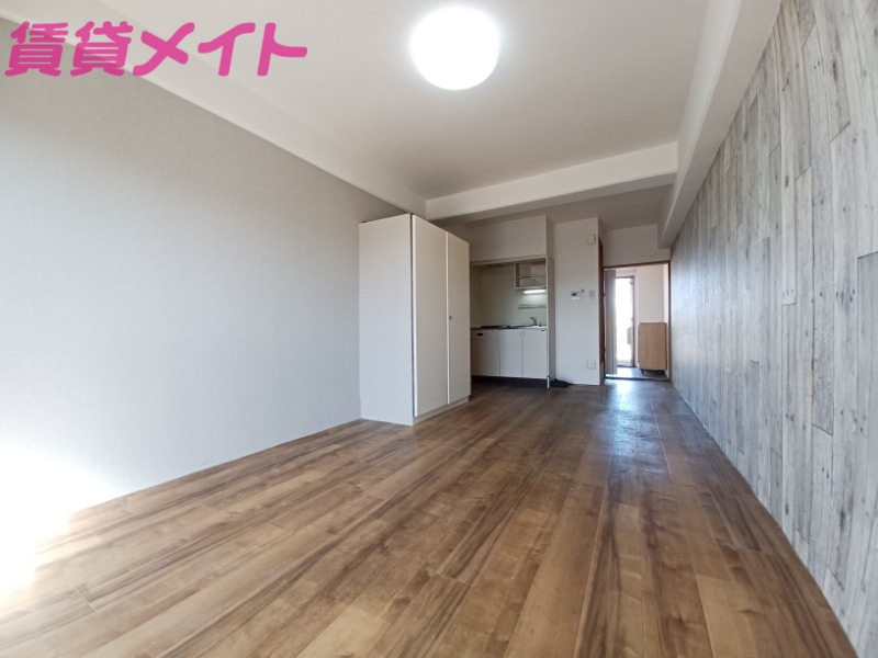 居室・リビング　同物件別部屋写真