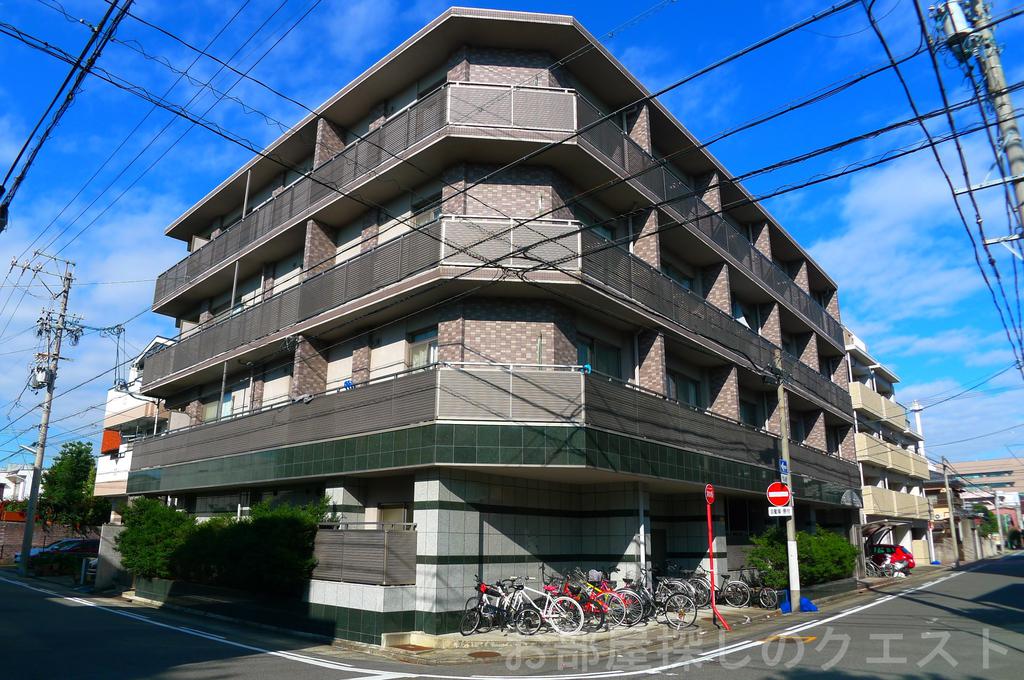 建物外観　オートロック・防犯カメラ付で安心☆
