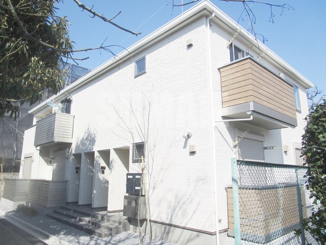 建物外観　白を基調としたオシャレな外観です☆