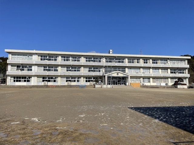 小学校　美濃市立藍見小学校（小学校）まで1253m