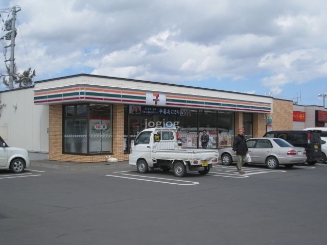 コンビニ　セブンイレブン北見三輪店（コンビニ）まで308m