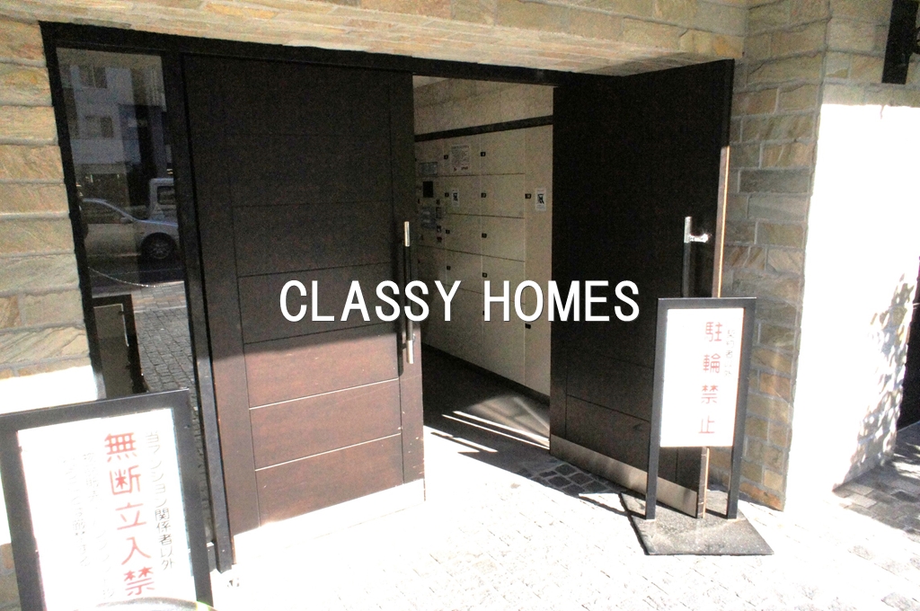 エントランス　2006年竣工　分譲賃貸マンション：エントランス