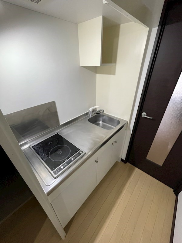 キッチン　キッチンには電気２口コンロが設置済みです