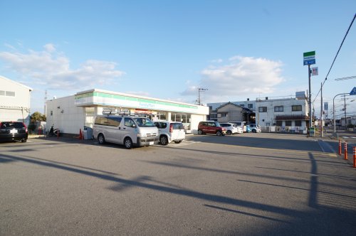 コンビニ　ファミリーマート宝塚御所の前店（コンビニ）まで1332m